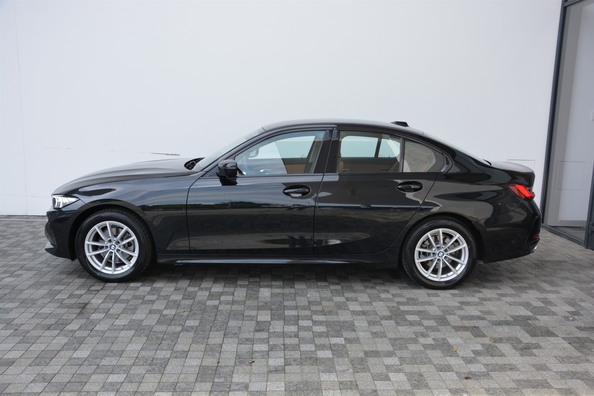 BMW 3 Series 320i 1
