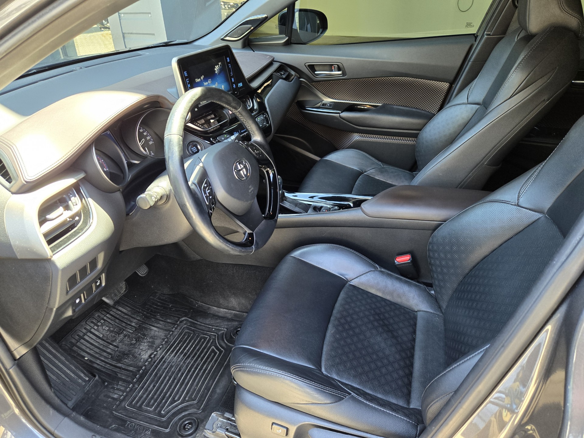 TOYOTA C-HR  4