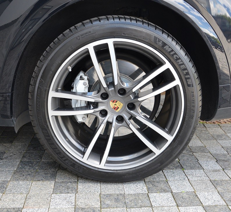 PORSCHE Cayenne Turbo 9