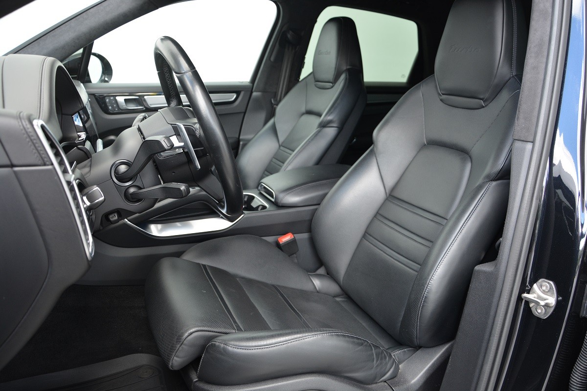 PORSCHE Cayenne Turbo 3