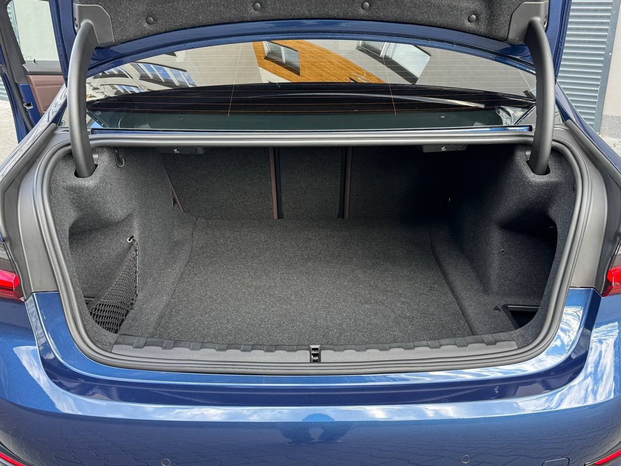 BMW 3 Series 320i 4