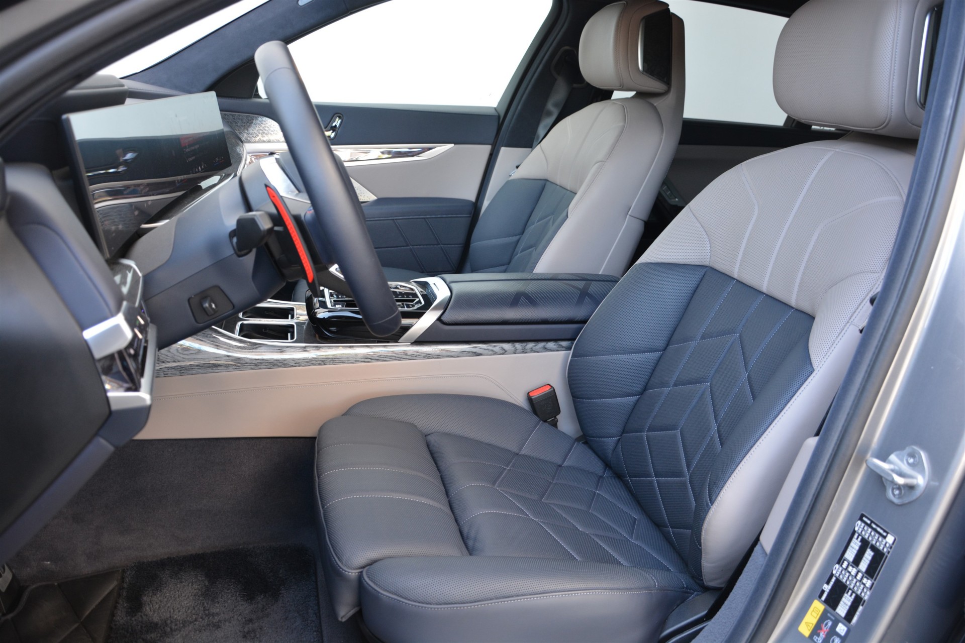 BMW 7 Series 760e xDrive 3