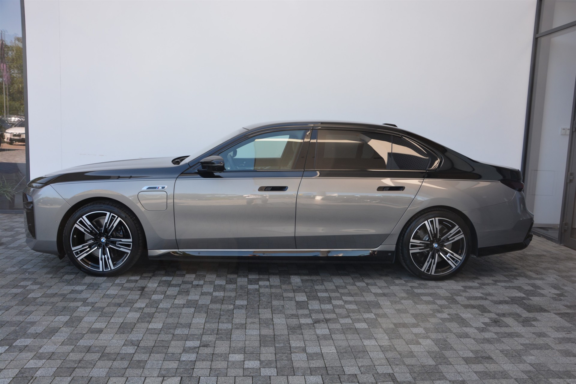 BMW 7 Series 760e xDrive 1