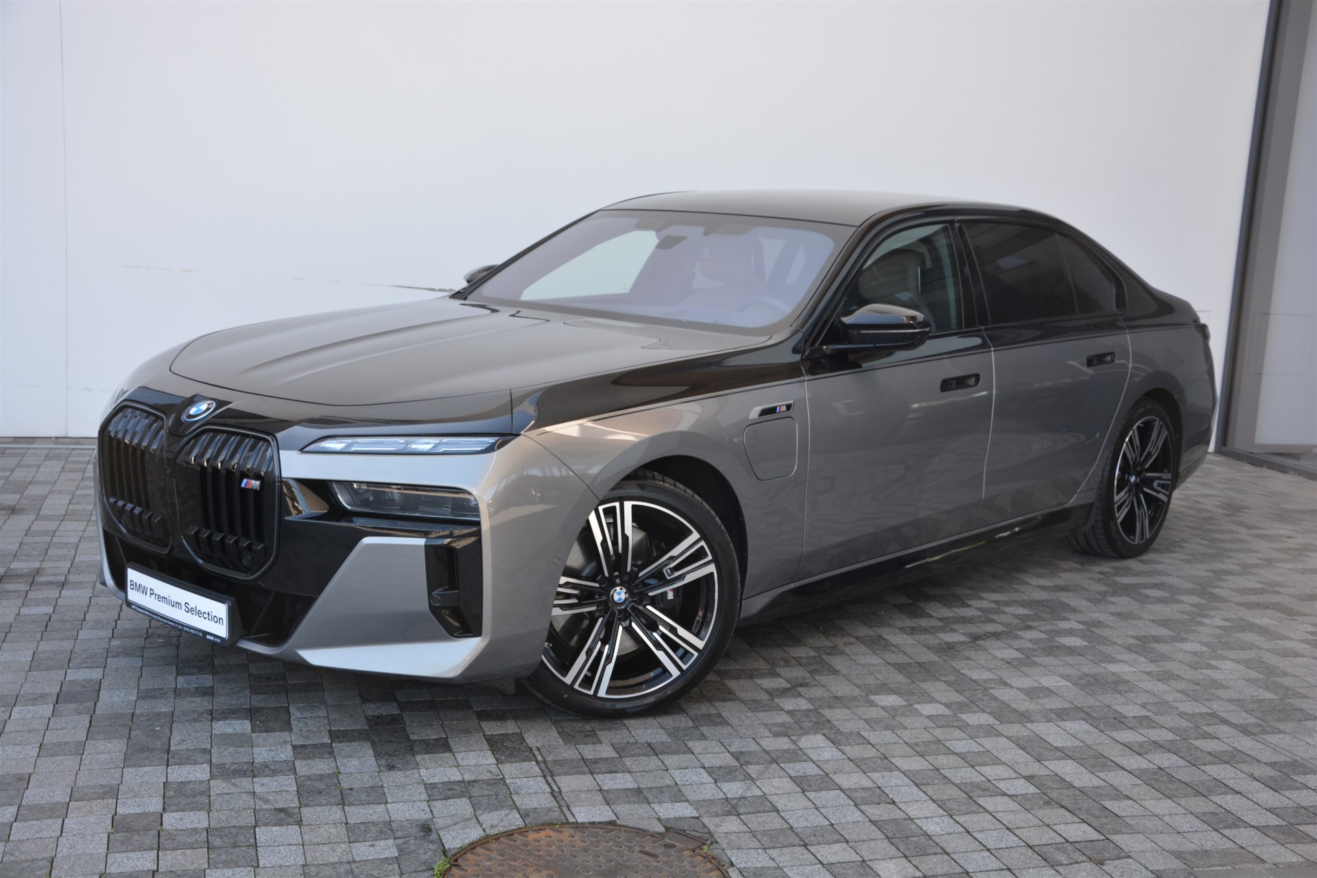 BMW 7 Series 760e xDrive 0