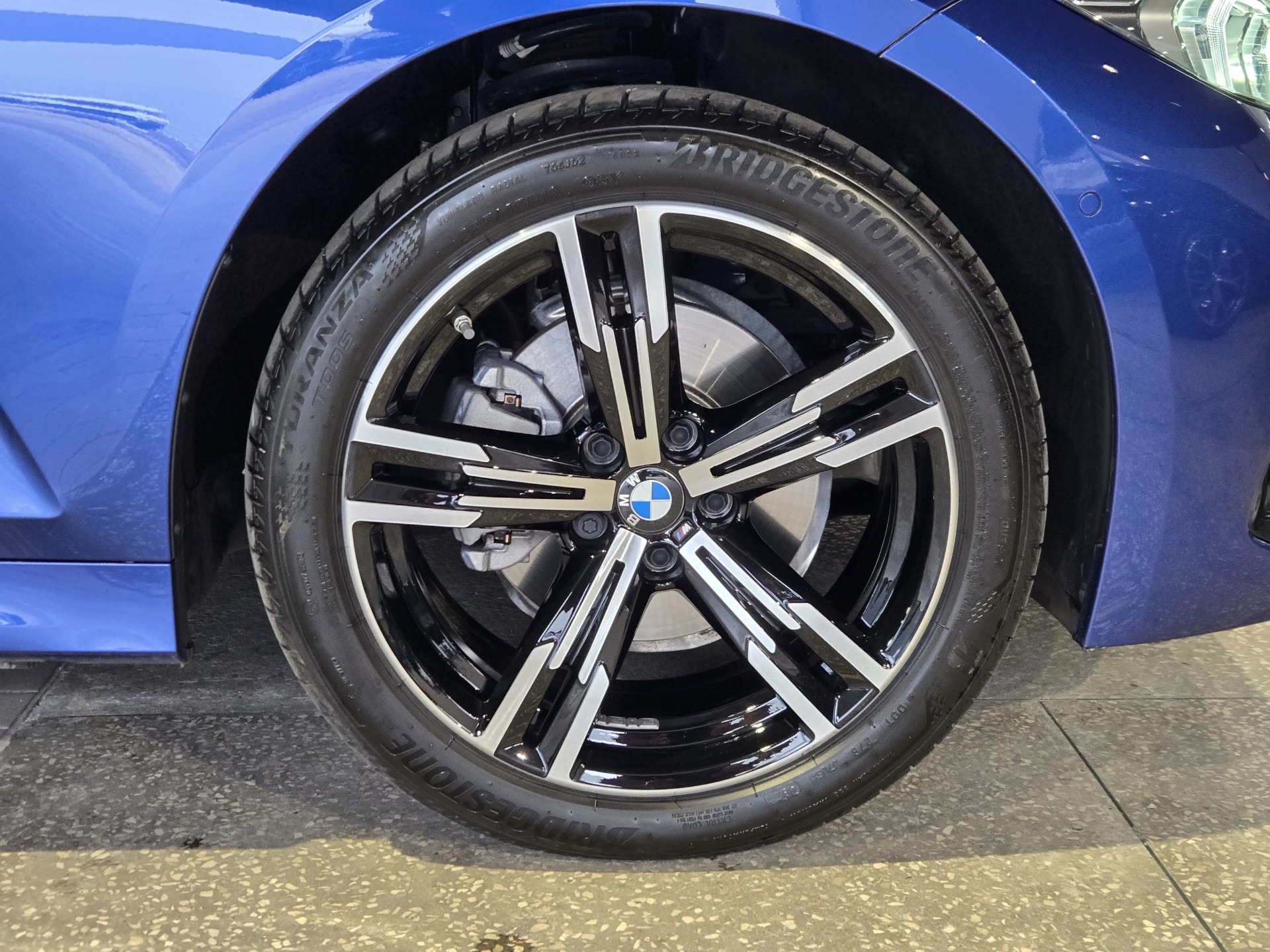 BMW 3 Series 320i 5