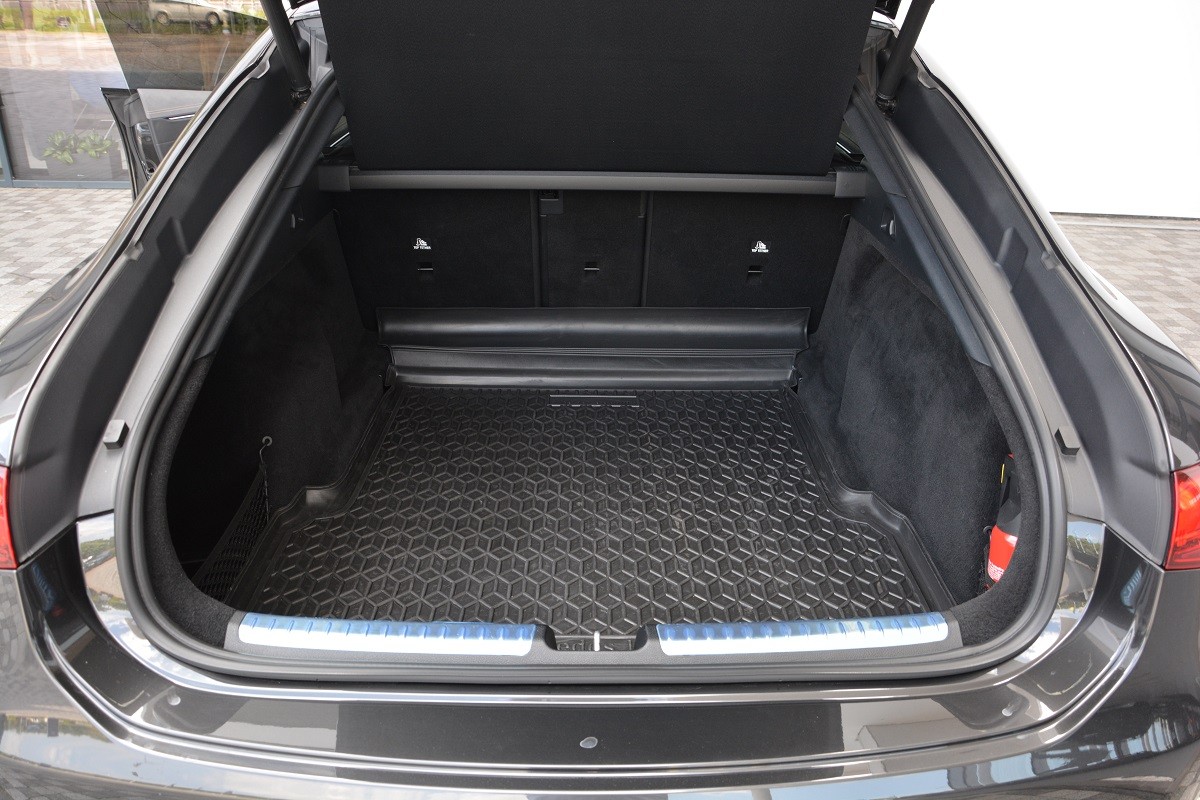 MERCEDES-BENZ EQS 580 8