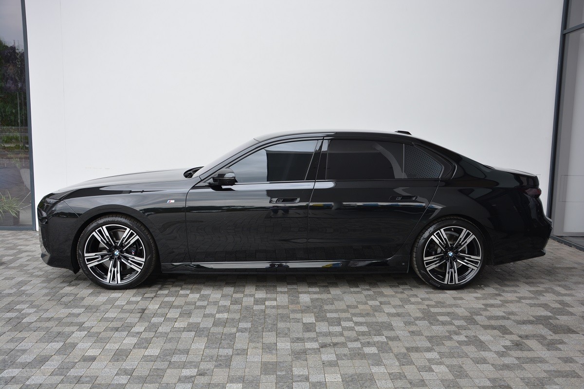 BMW i7 xDrive60 1