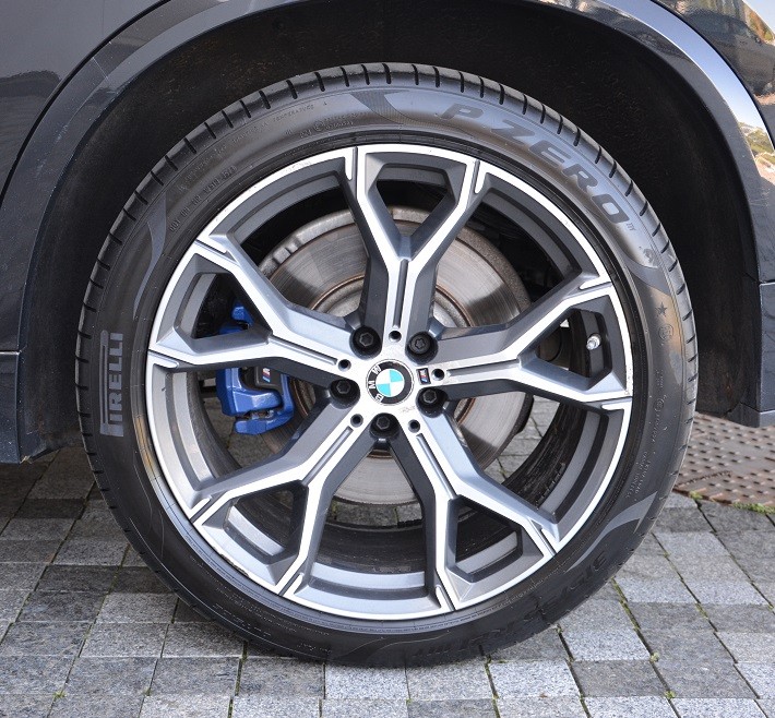 BMW X5 M50i 9