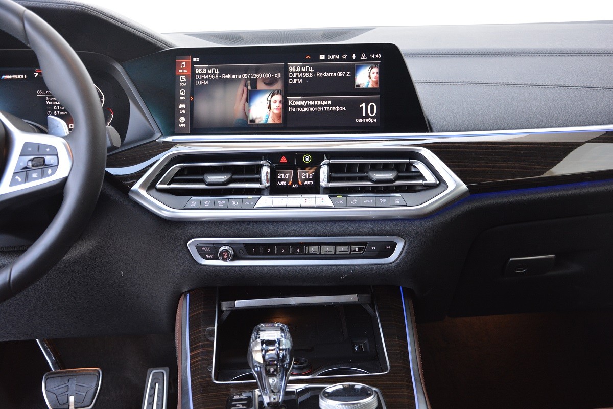 BMW X5 M50i 6