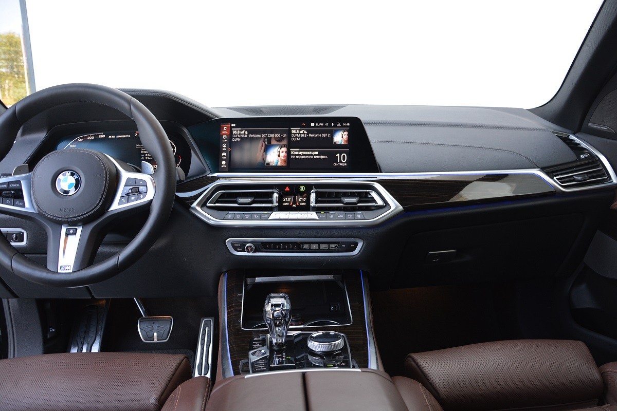 BMW X5 M50i 5