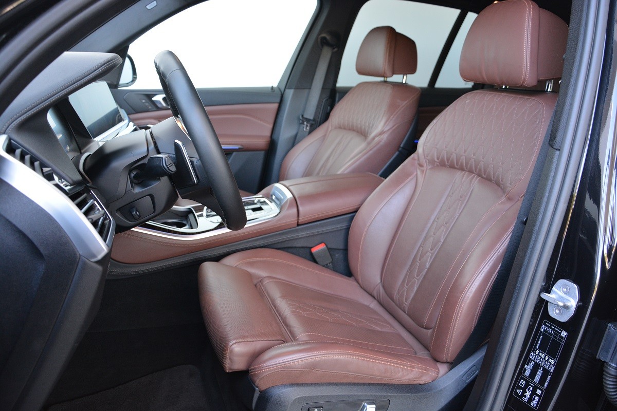 BMW X5 M50i 4