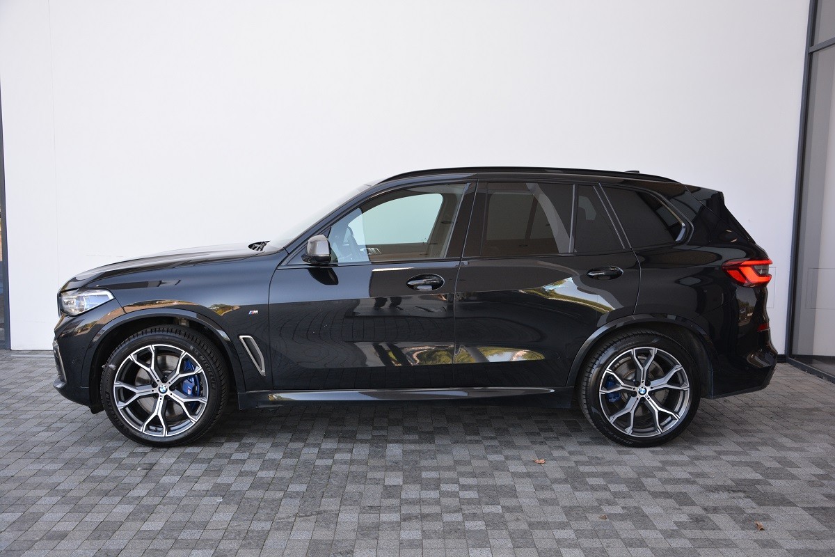 BMW X5 M50i 1