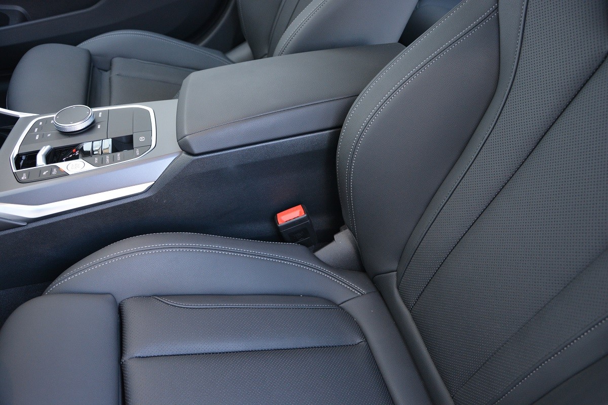 BMW 3 Series 320i 7