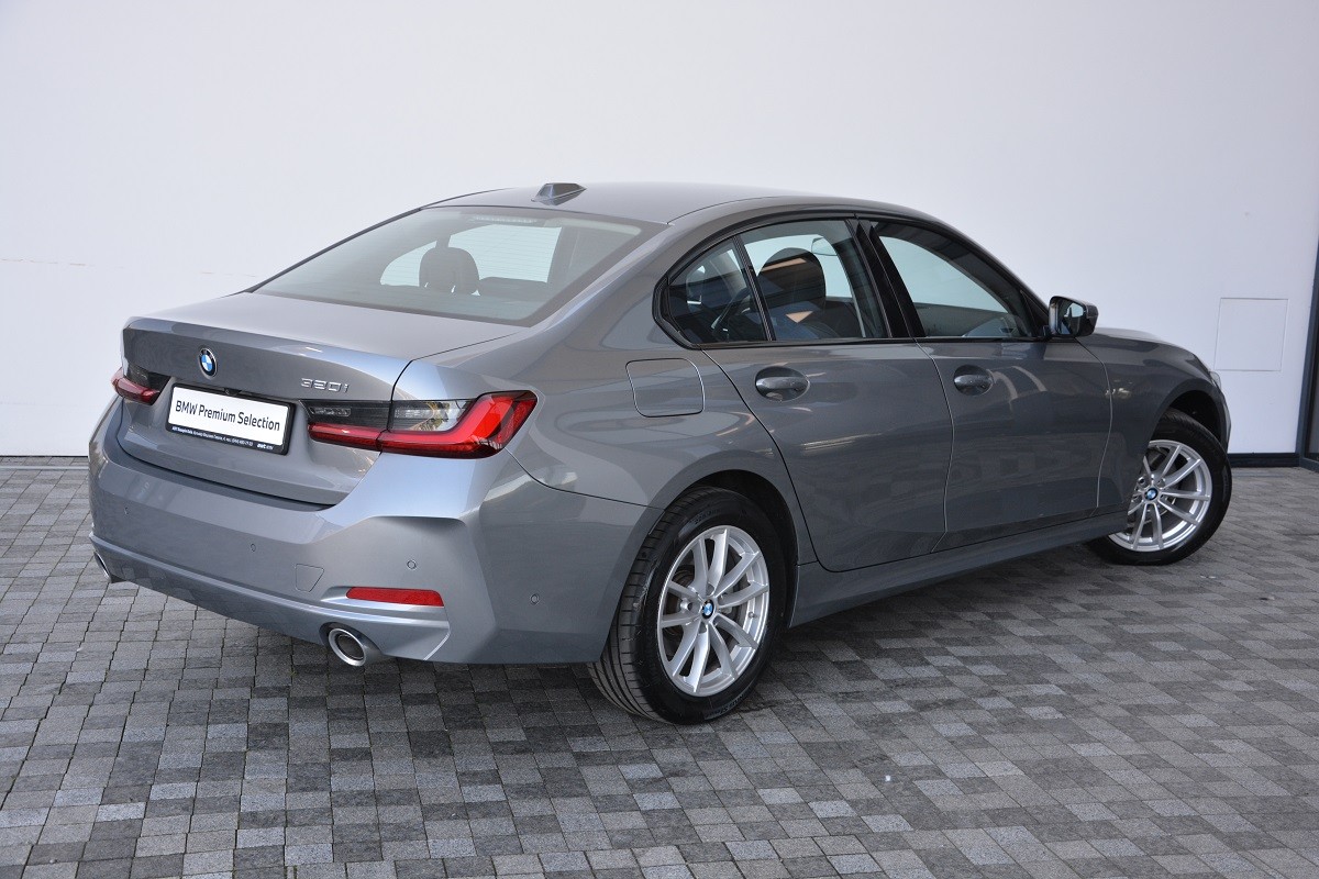 BMW 3 Series 320i 2
