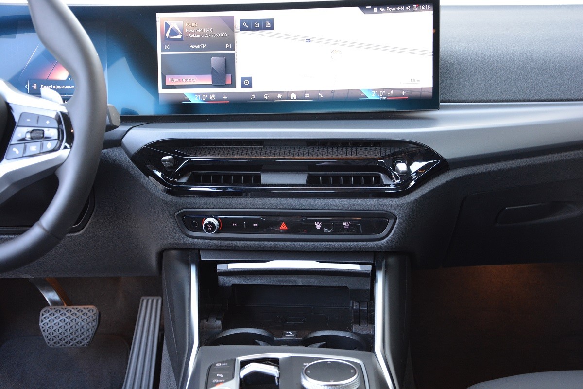 BMW 3 Series 320i 6