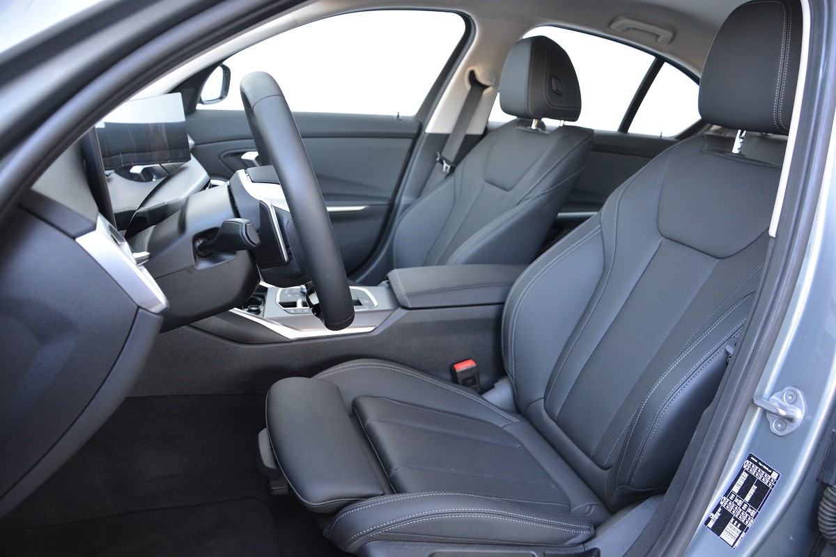 BMW 3 Series 320i 3