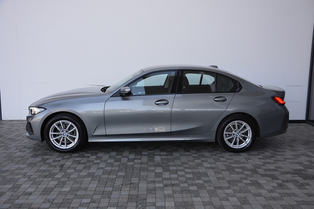 BMW 3 Series 320i 1