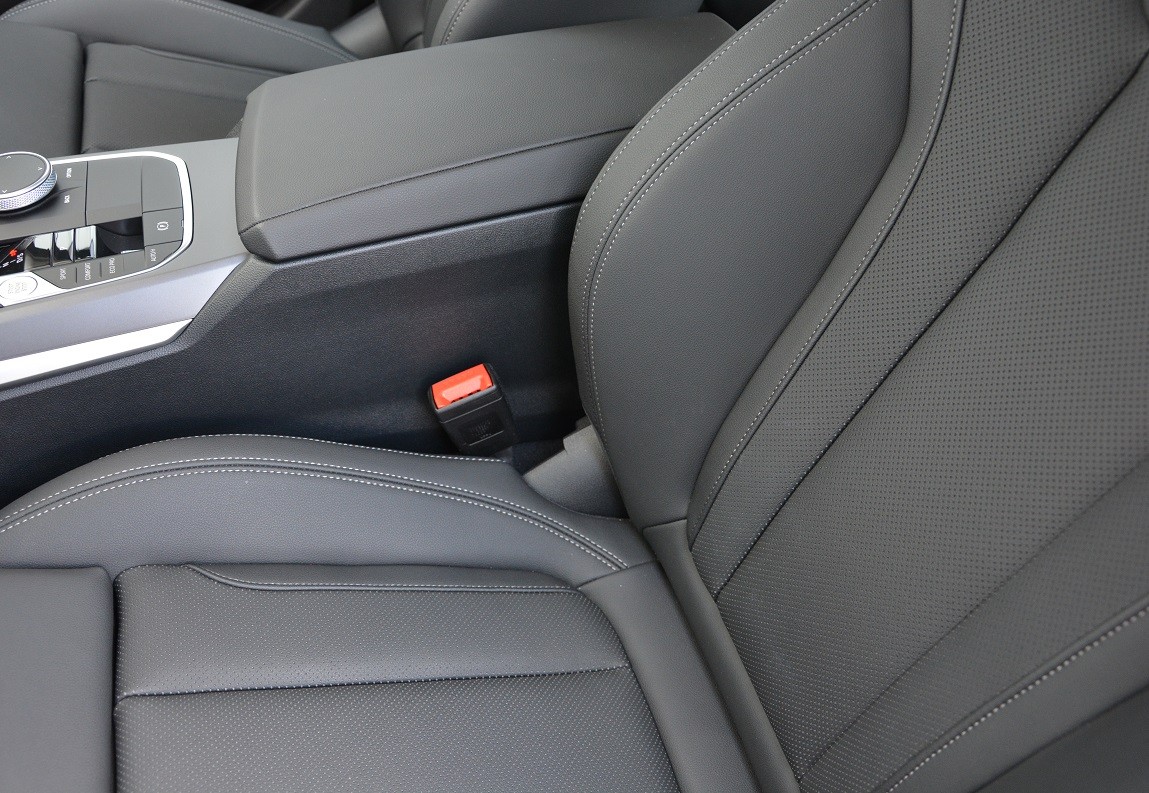 BMW 3 Series 320i 7
