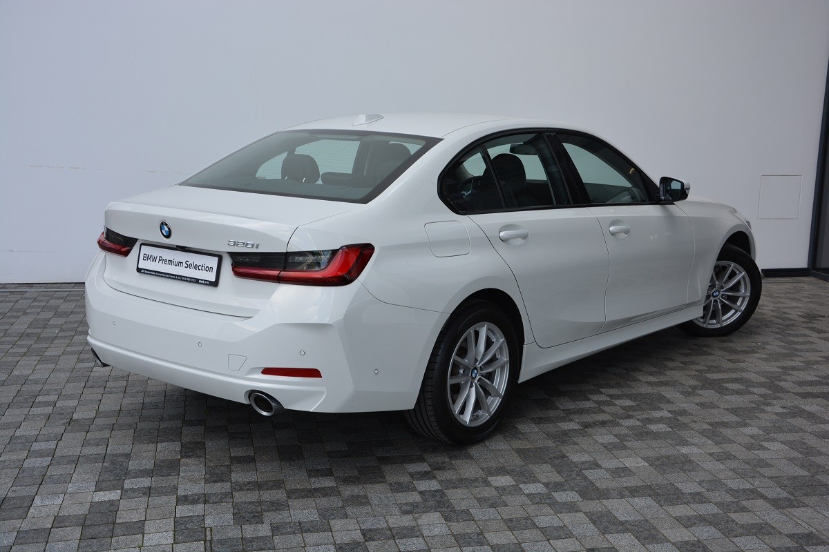 BMW 3 Series 320i 2