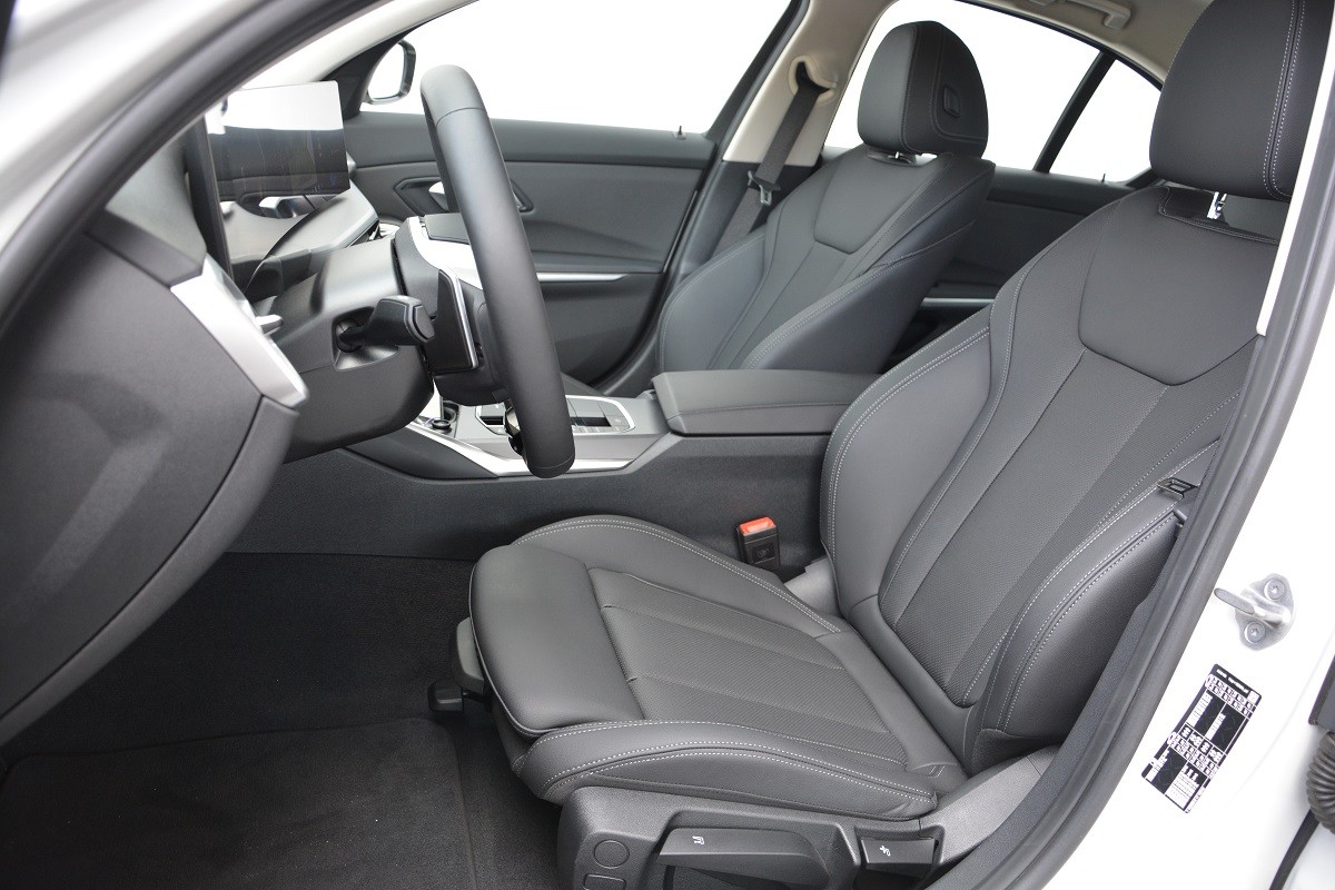BMW 3 Series 320i 3