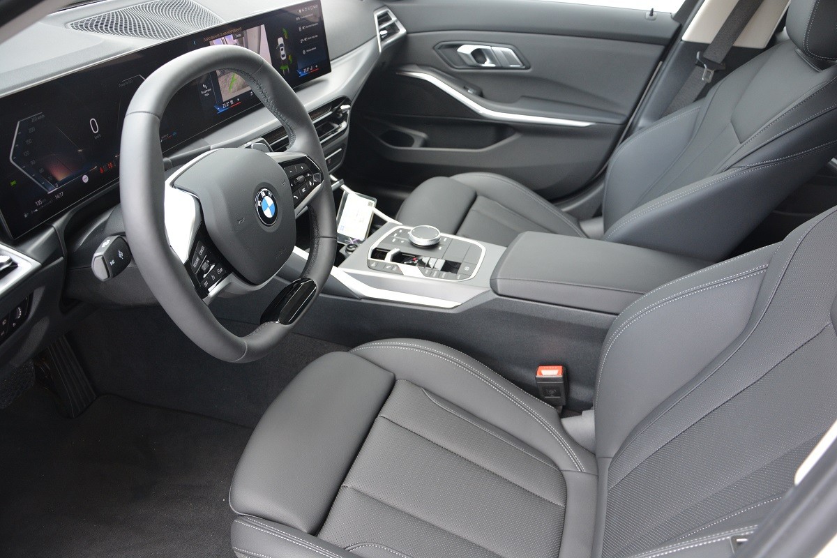 BMW 3 Series 320i 4
