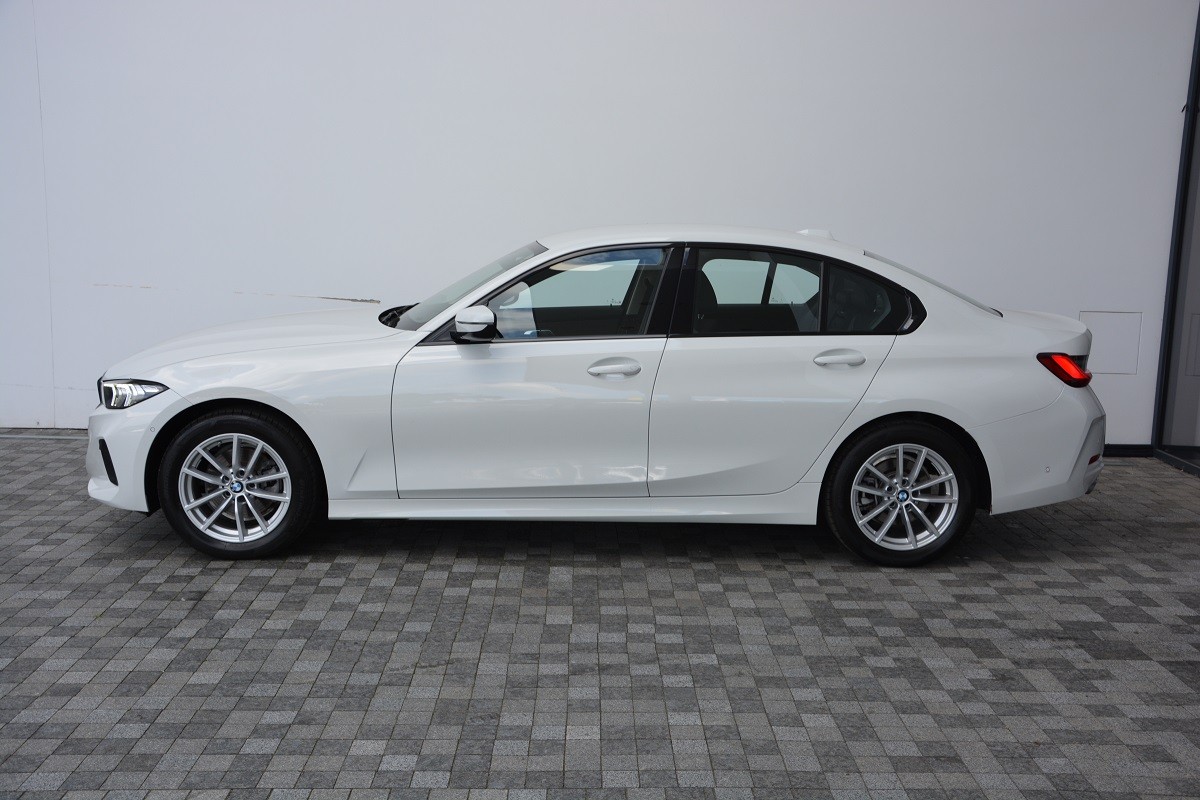 BMW 3 Series 320i 1