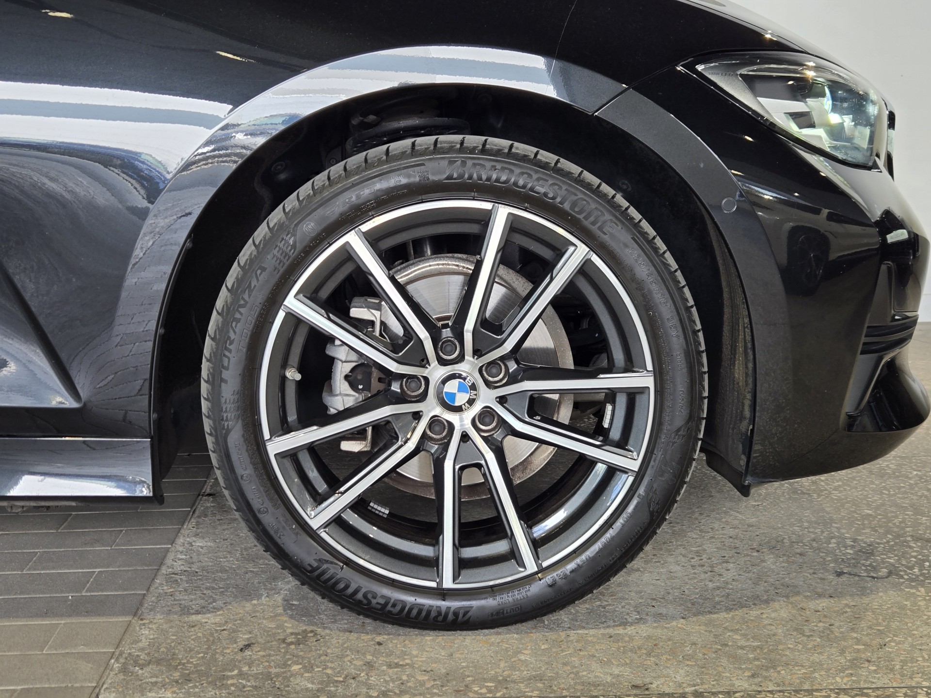 BMW 3 Series 318d 3