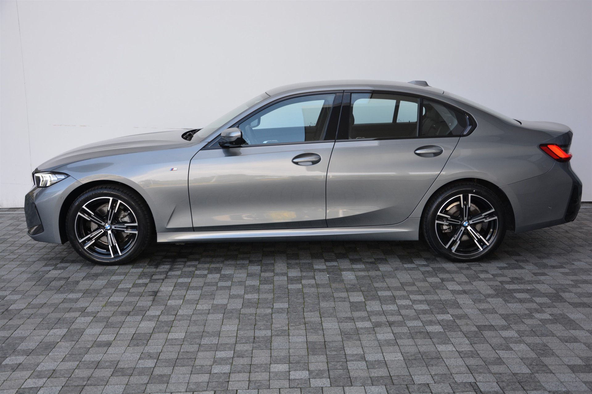 BMW 3 Series 320i 3
