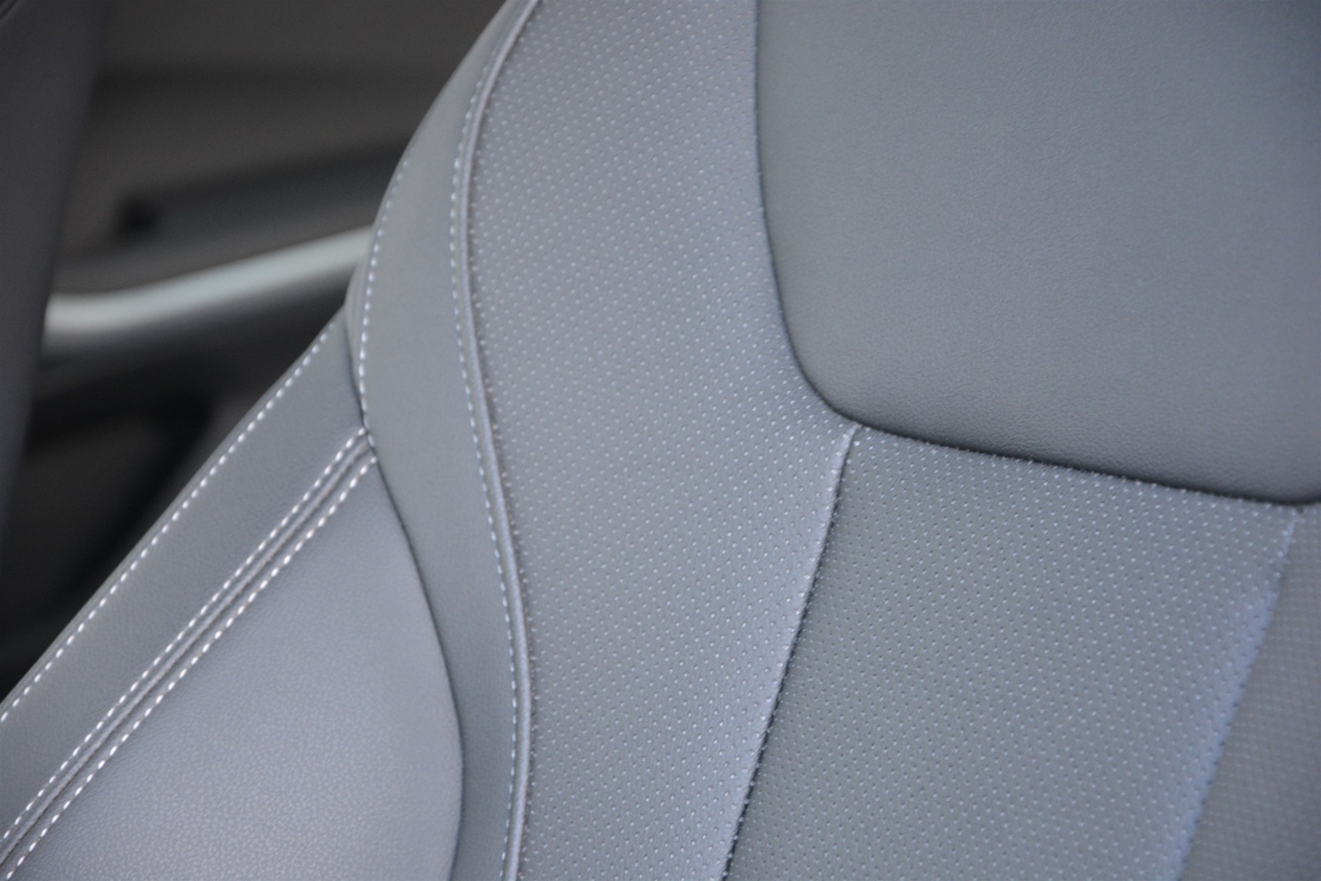 BMW 3 Series 320i 6
