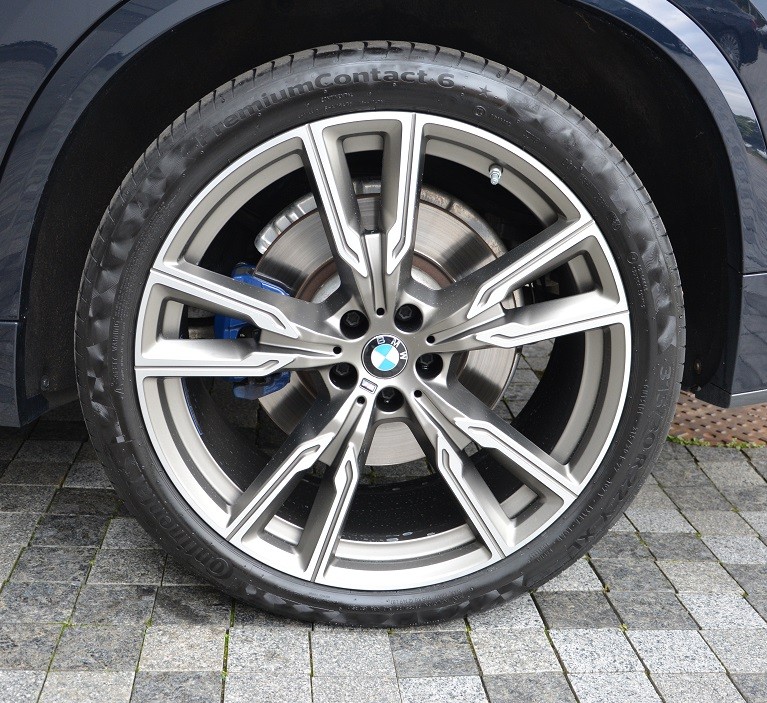 BMW X5 M50i 9