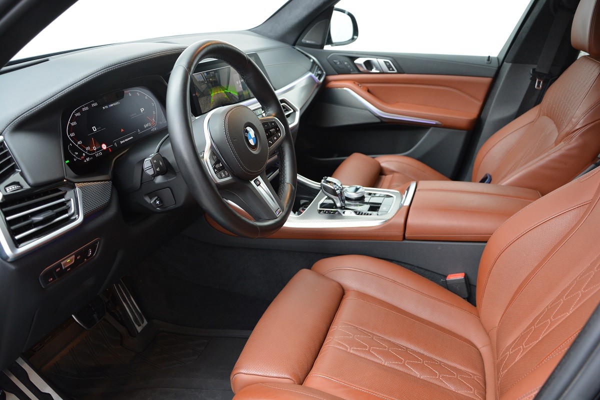 BMW X5 M50i 4