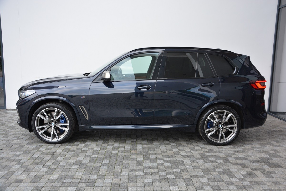 BMW X5 M50i 1
