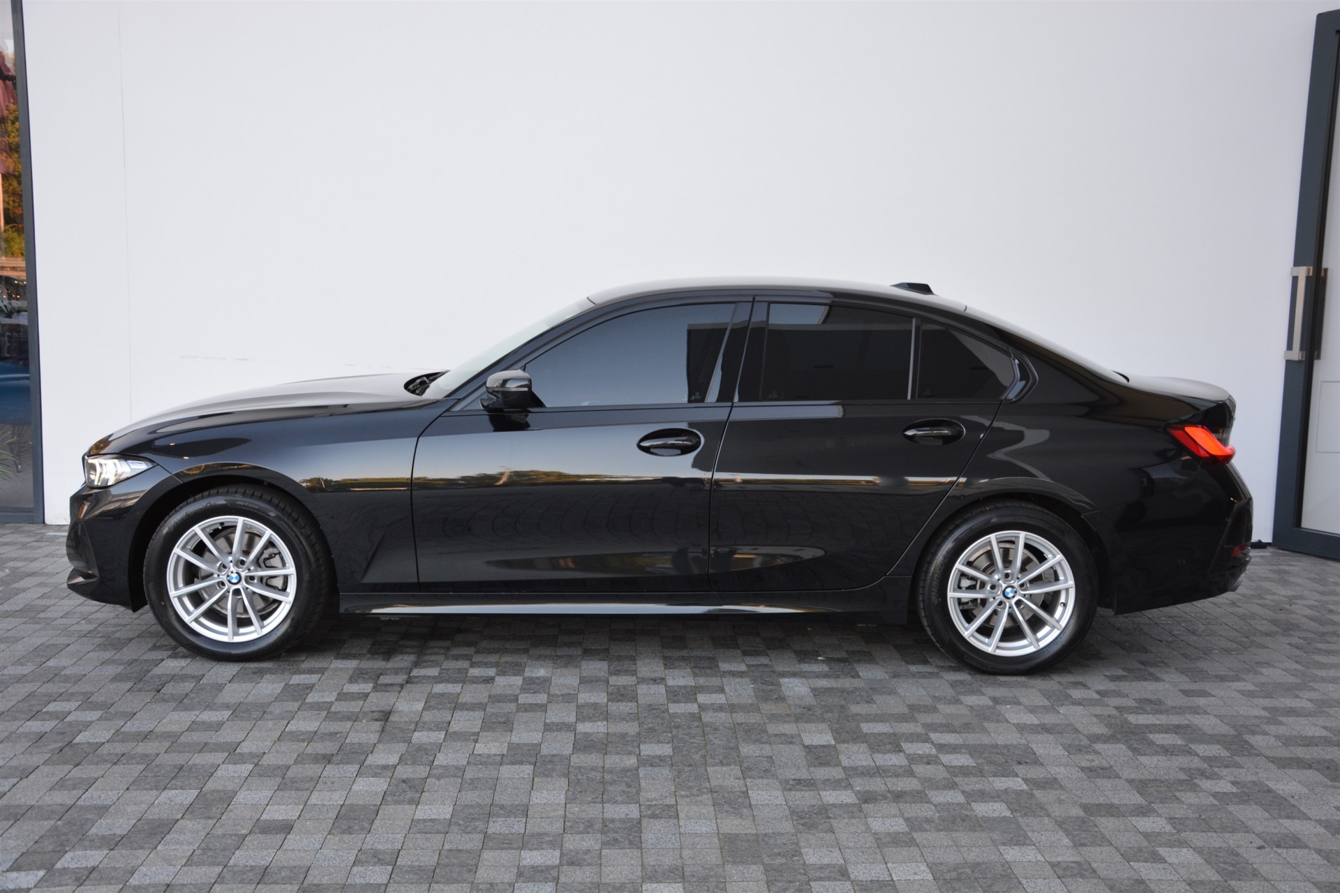 BMW 3 Series 320i xDrive 1