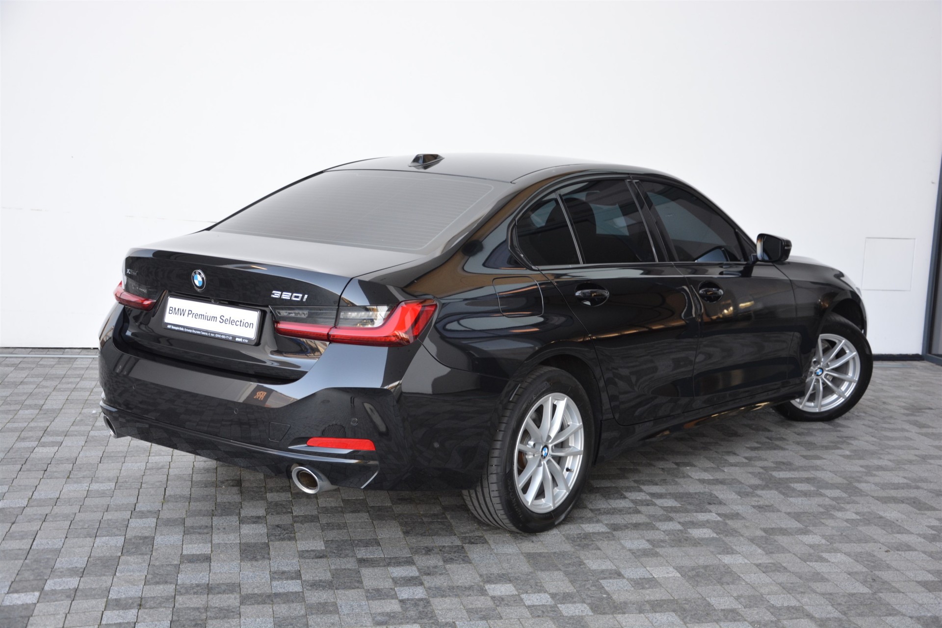 BMW 3 Series 320i xDrive 2