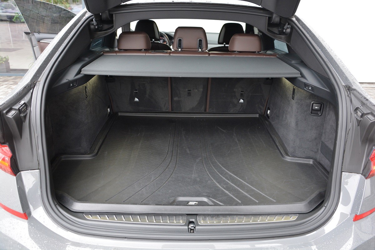 BMW 6 Series 630d xDrive Gran Turismo 8
