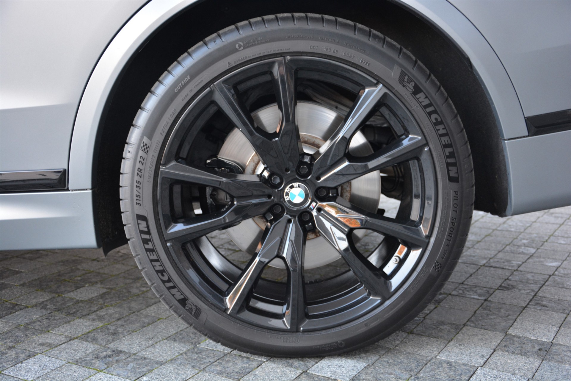 BMW X7 M60i 9