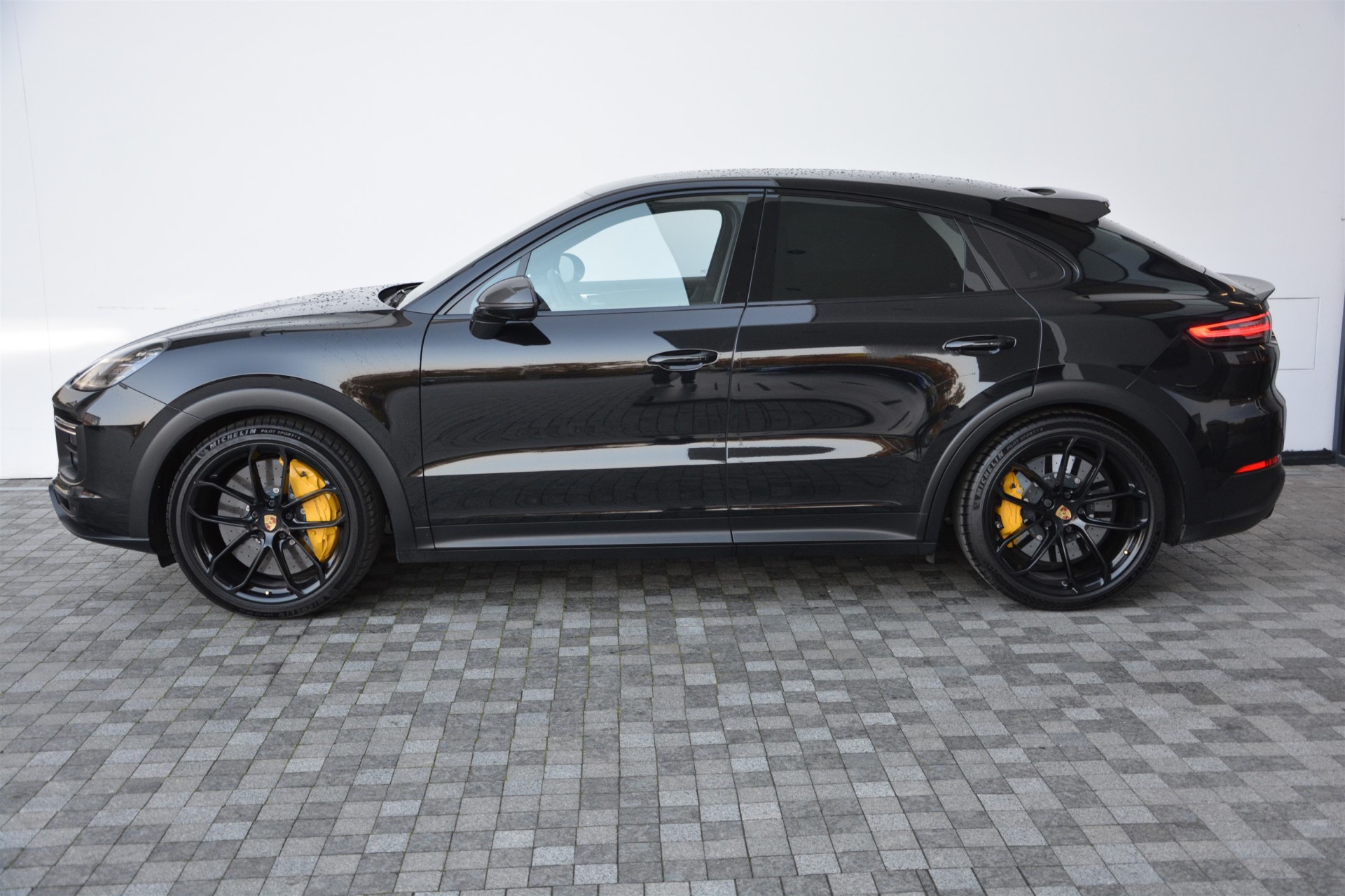 PORSCHE Cayenne GT 1