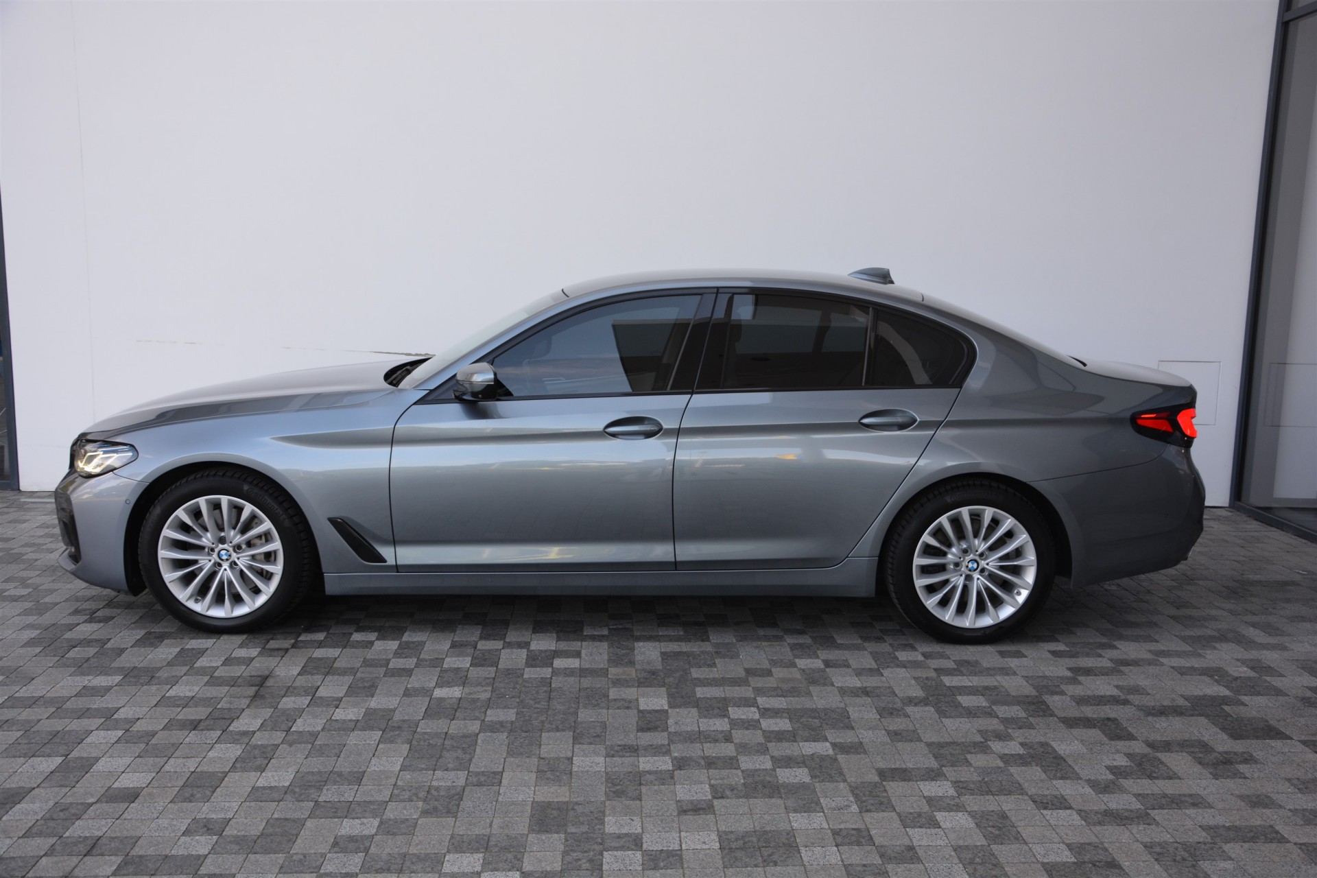 BMW 5 Series 530d 1