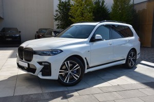 BMW X7 M50i