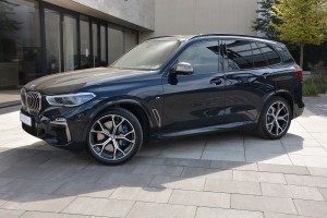 BMW X5 M50i